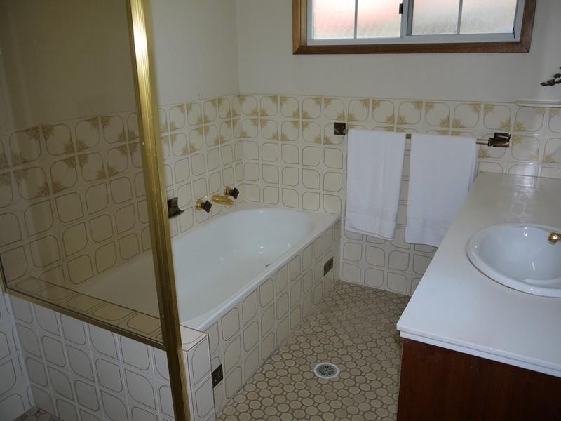 26 Uratta Street, West Gosford NSW 2250