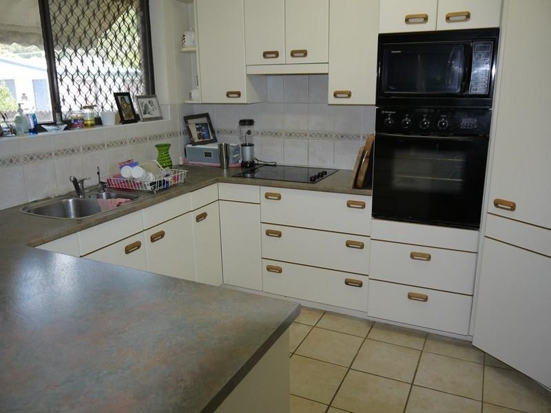 17 Noonan Point Avenue, Point Clare NSW 2250