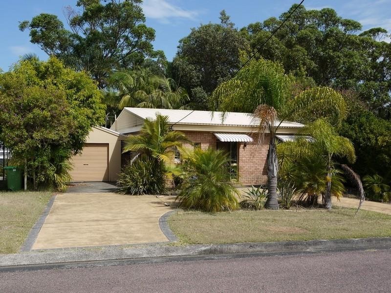 25 Golden Avenue, Point Clare NSW 2250