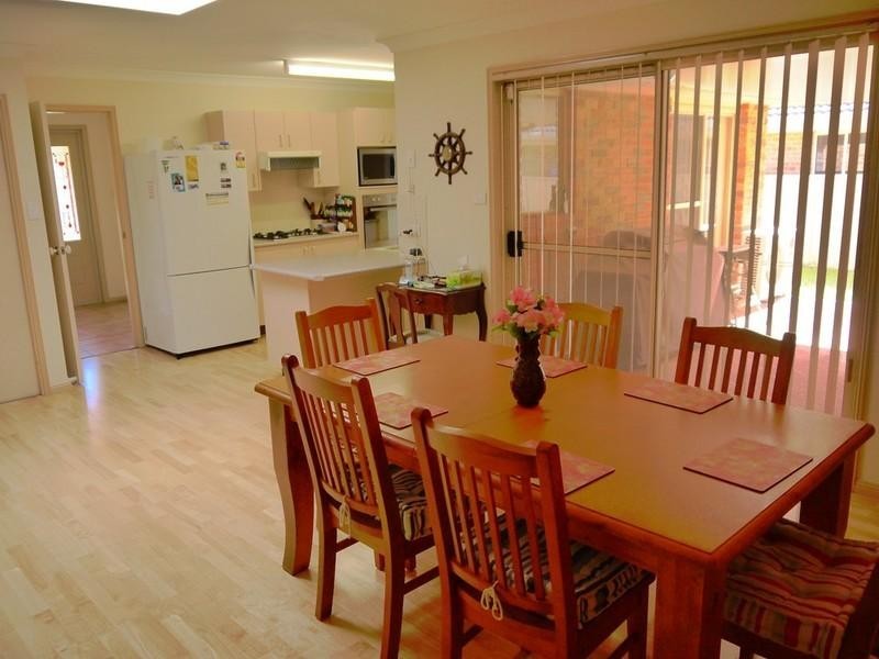10 Mckellar Close, Point Clare NSW 2250