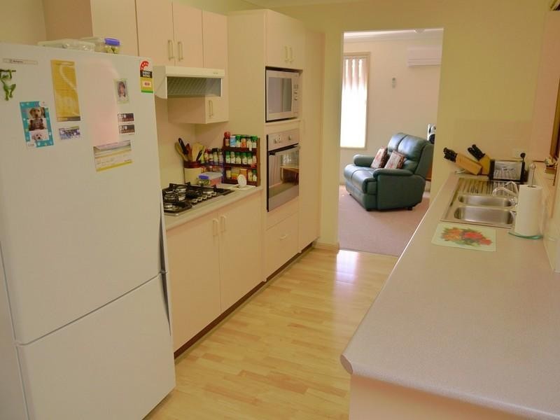 10 Mckellar Close, Point Clare NSW 2250