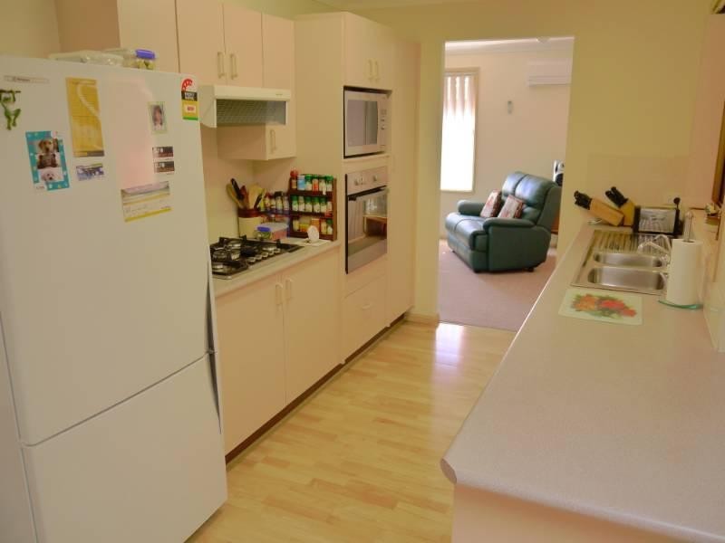 10 McKellar Close, Point Clare NSW 2250