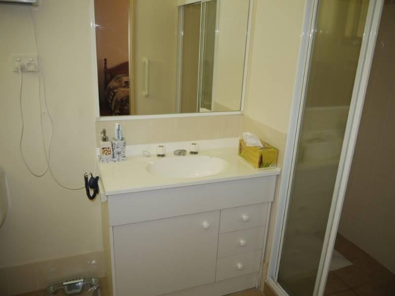 10 McKellar Close, Point Clare NSW 2250