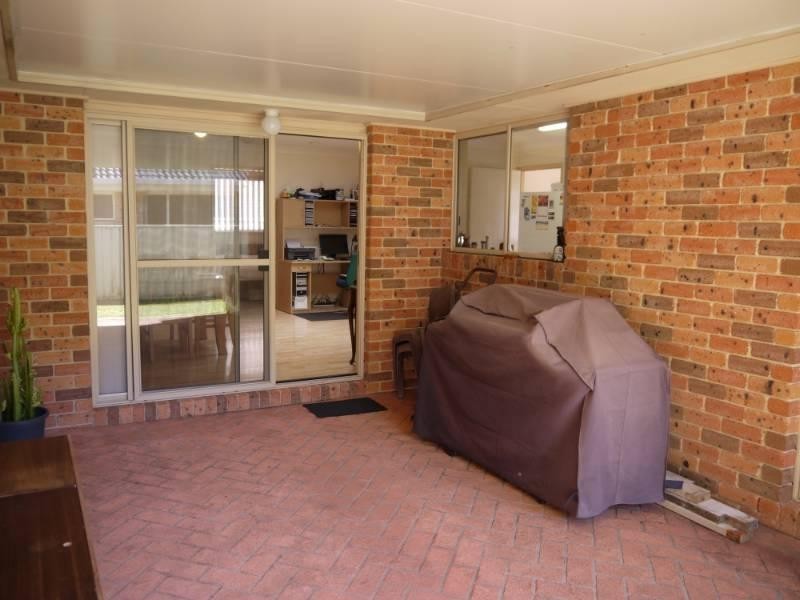 10 McKellar Close, Point Clare NSW 2250