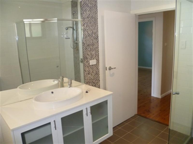 248 Brisbane Water Drive, Point Clare NSW 2250