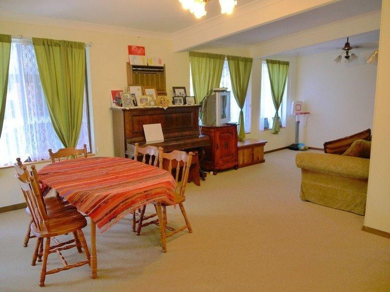17 Noonan Point Avenue, Point Clare NSW 2250