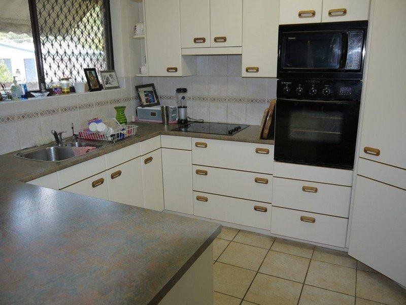 17 Noonan Point Avenue, Point Clare NSW 2250