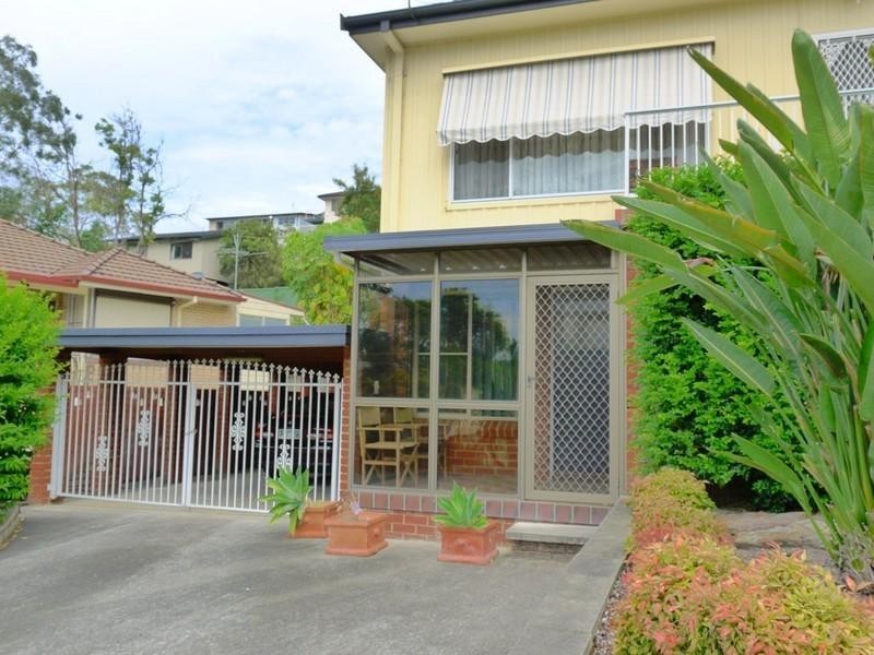 27 Fiona Street, Point Clare NSW 2250