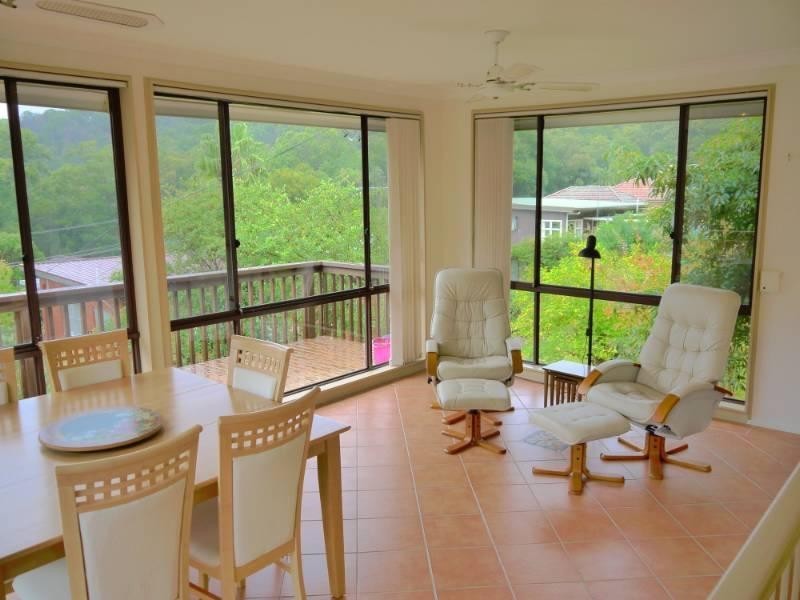 2 Nangara Lane, Point Clare NSW 2250