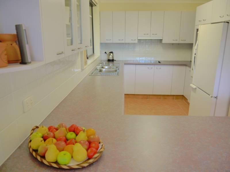 2 Nangara Lane, Point Clare NSW 2250