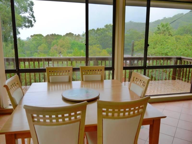 2 Nangara Lane, Point Clare NSW 2250