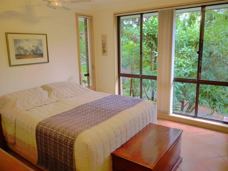 2 Nangara Lane, Point Clare NSW 2250