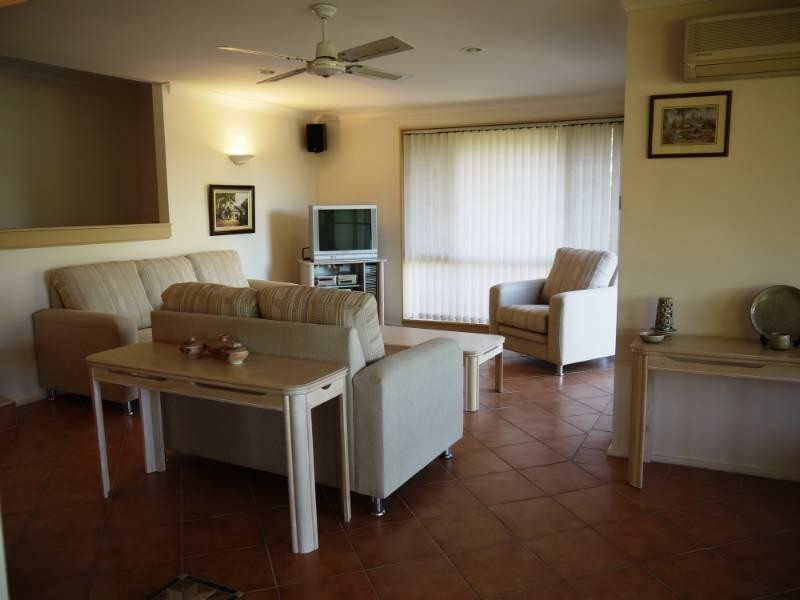 2 Nangara Lane, Point Clare NSW 2250