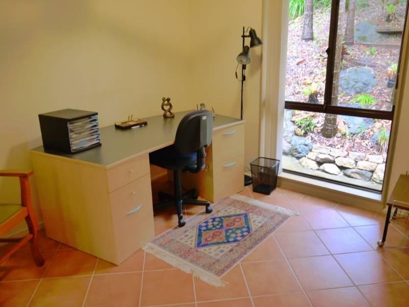 2 Nangara Lane, Point Clare NSW 2250