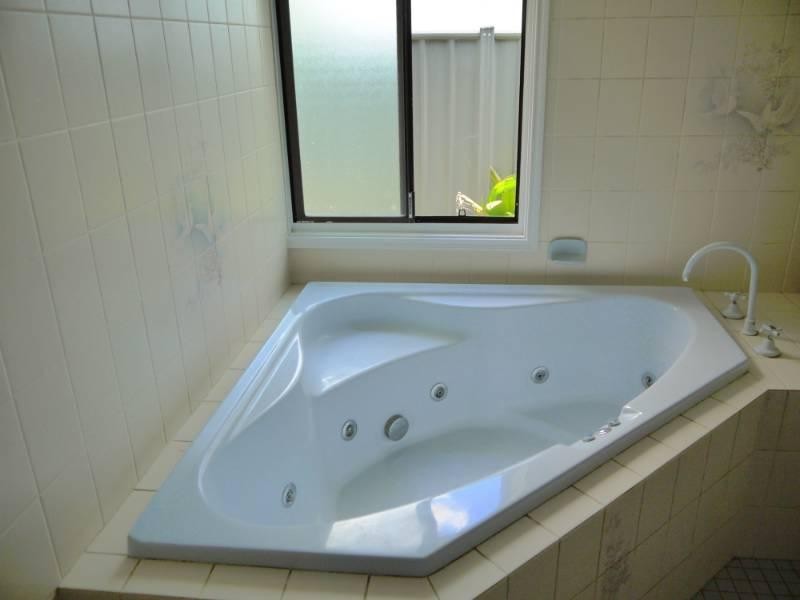 10 Talinga Avenue, Point Clare NSW 2250