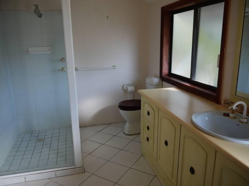 10 Talinga Avenue, Point Clare NSW 2250