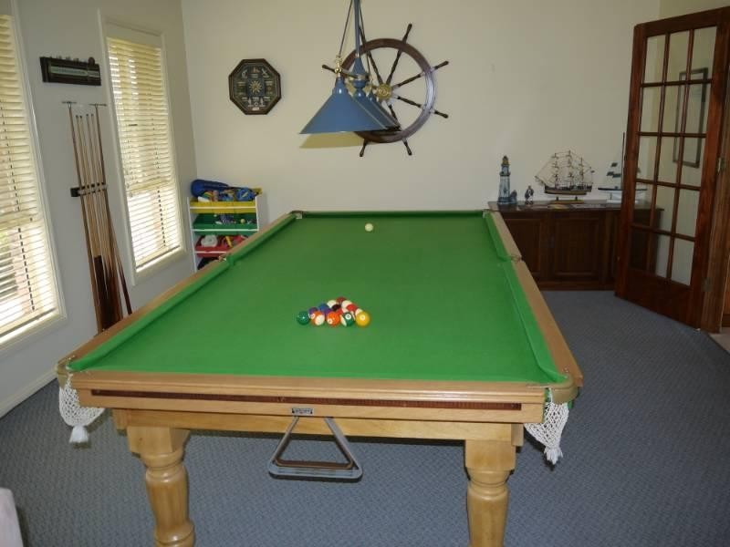 1 Oxley Place, Point Clare NSW 2250