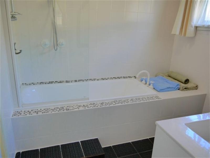 242 Brisbane Water Drive, Point Clare NSW 2250