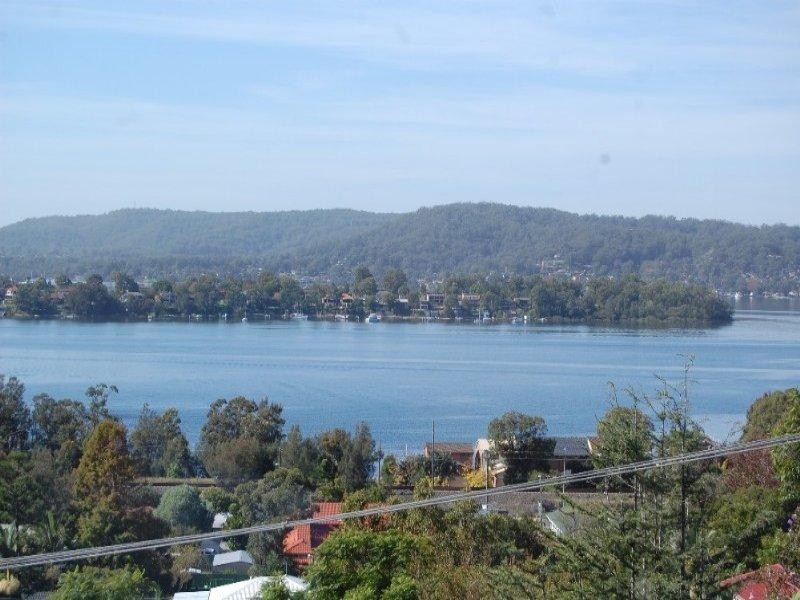 9 Hughes Street, Point Clare NSW 2250