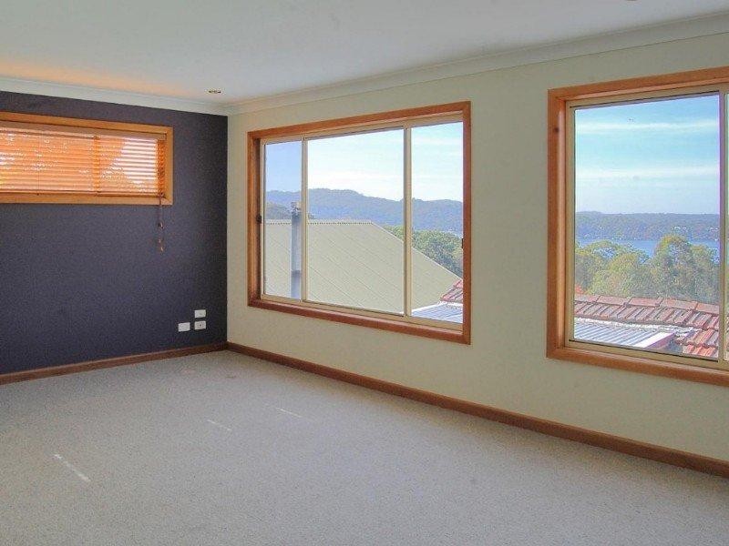 9 Hughes Street, Point Clare NSW 2250