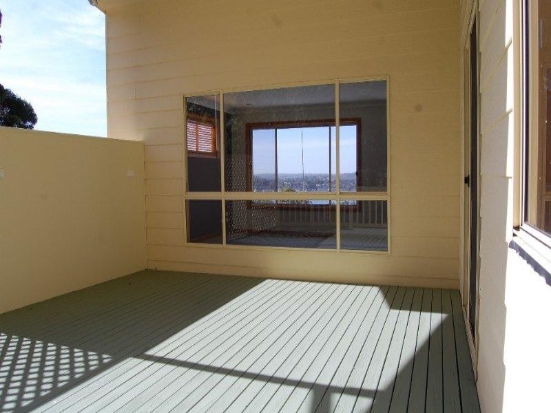 9 Hughes Street, Point Clare NSW 2250