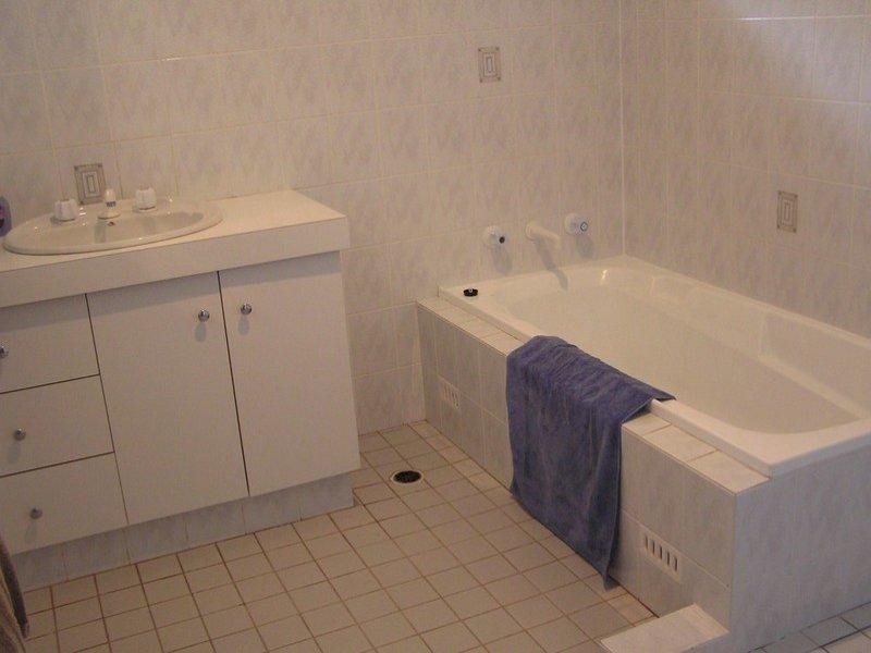 7 Talinga Avenue, Point Clare NSW 2250