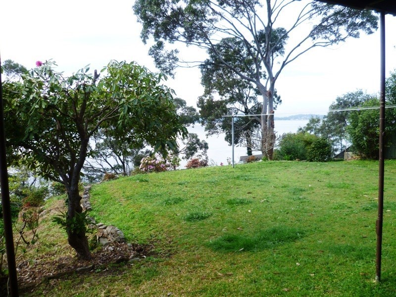 37 Coogee Road, Point Clare NSW 2250