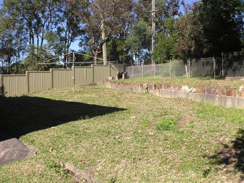 2 Jindalee Avenue, Point Clare NSW 2250