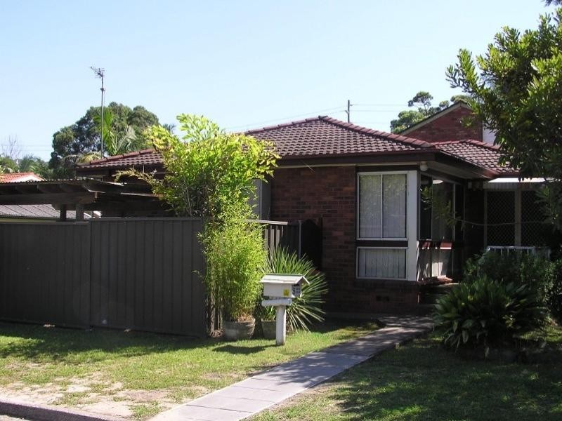 8 Kulara Avenue, West Gosford NSW 2250