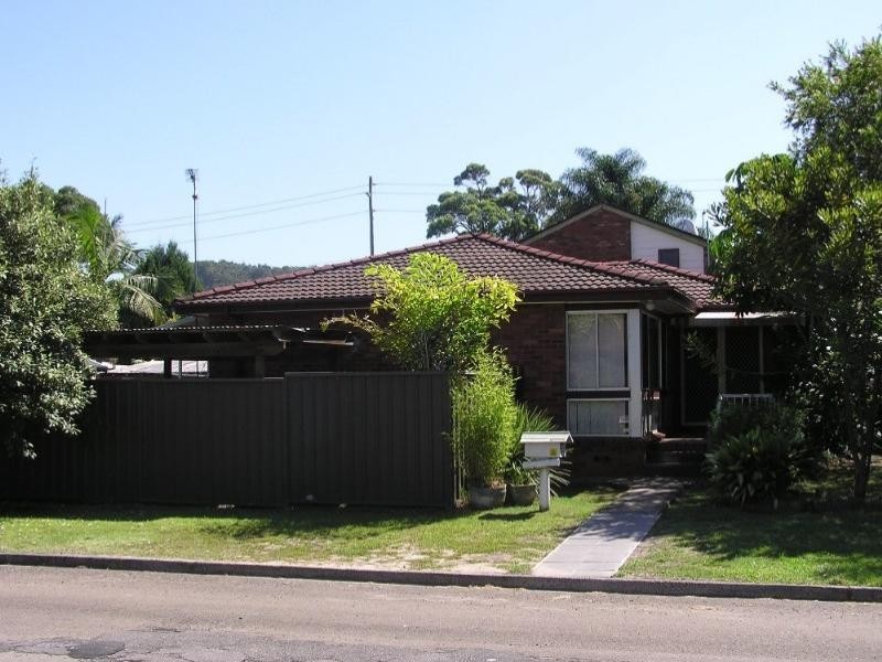 8 Kulara Avenue, West Gosford NSW 2250