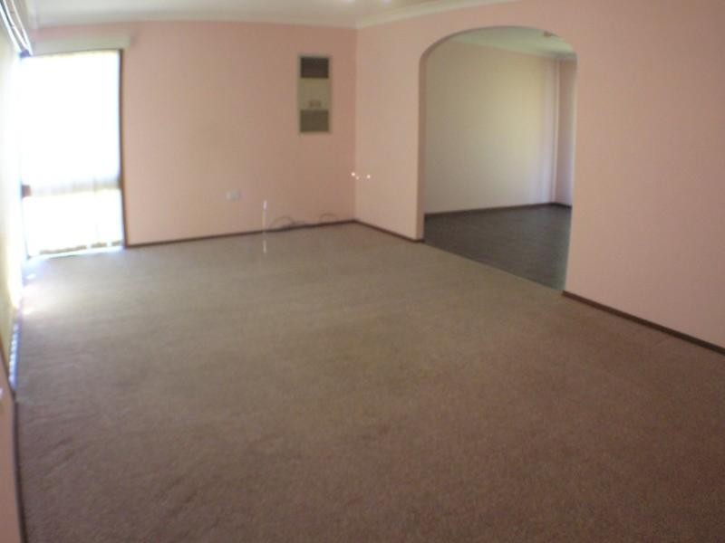 8 Kulara Avenue, West Gosford NSW 2250