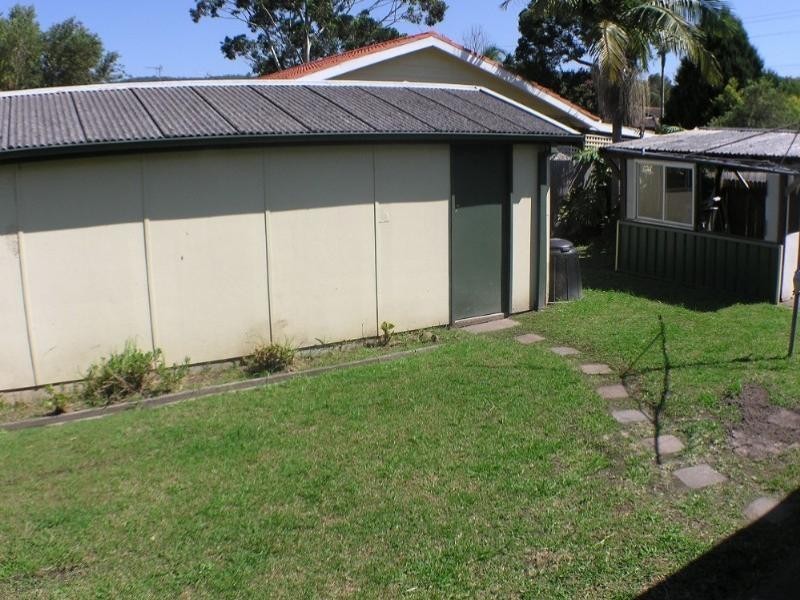 8 Kulara Avenue, West Gosford NSW 2250