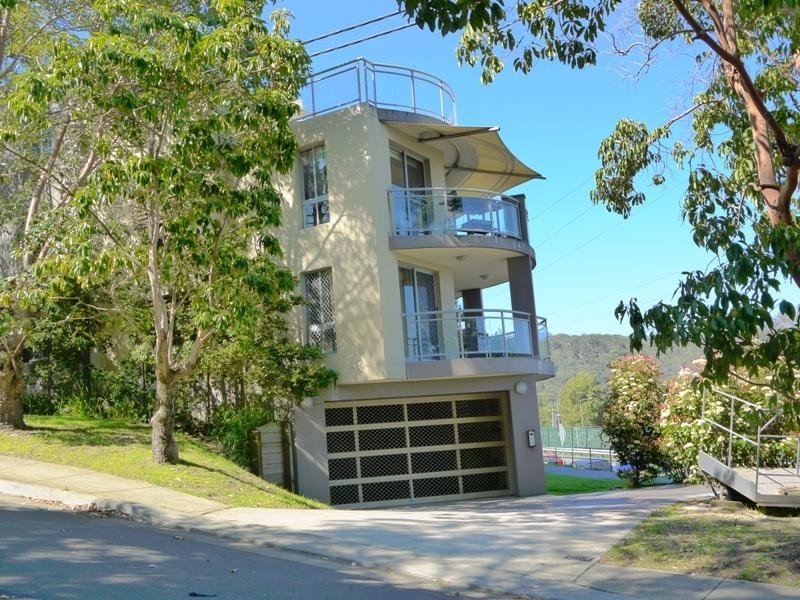 1/2a Cape Street, Gosford NSW 2250