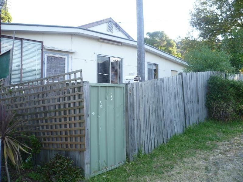 4 Talinga Avenue, Point Clare NSW 2250