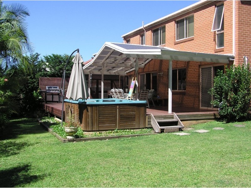 12 Singleton Road, Point Clare NSW 2250