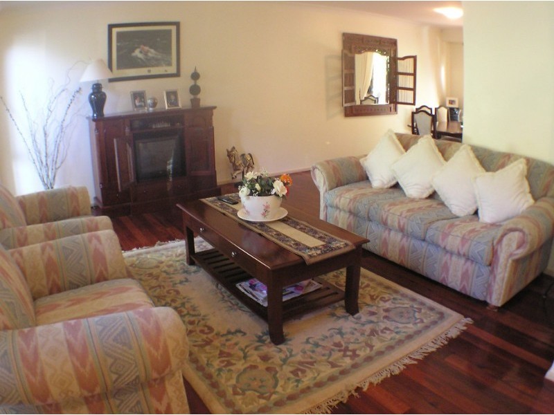 12 Singleton Road, Point Clare NSW 2250