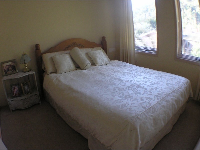 12 Singleton Road, Point Clare NSW 2250