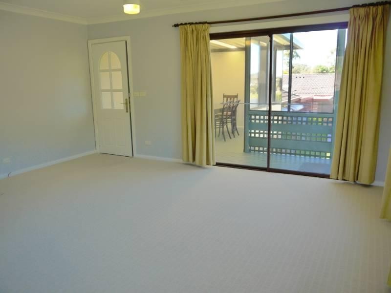 27 Blue Waters Parade, Tascott NSW 2250