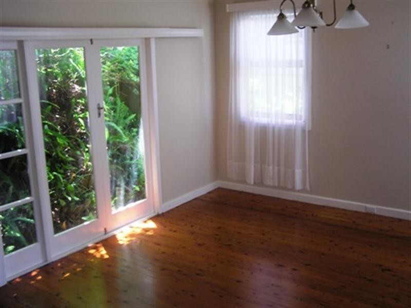 11 Hughes Street, Point Clare NSW 2250