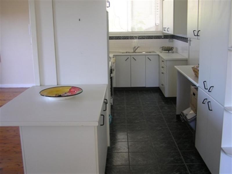 11 Hughes Street, Point Clare NSW 2250