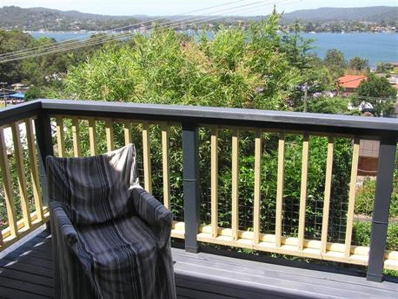 11 Hughes Street, Point Clare NSW 2250