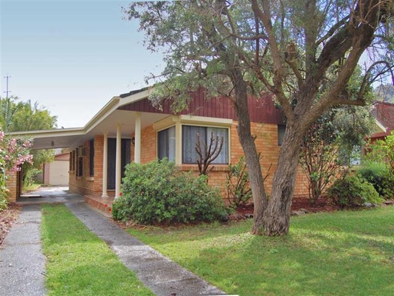17 Noonan Point Avenue, Point Clare NSW 2250