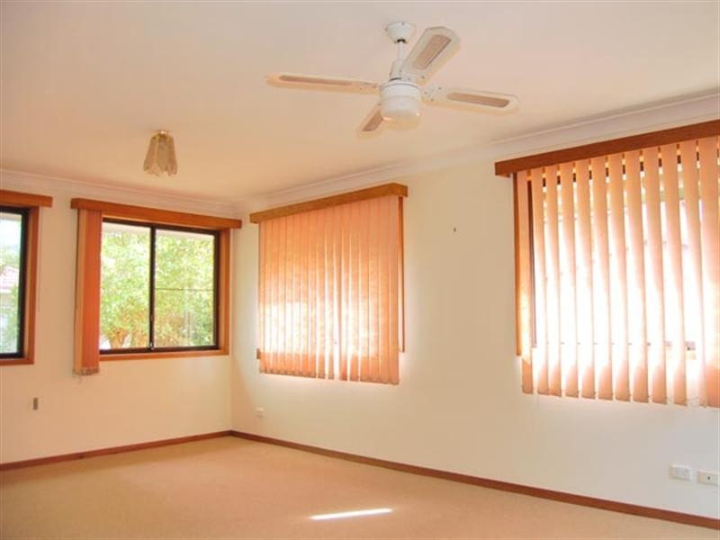 17 Noonan Point Avenue, Point Clare NSW 2250
