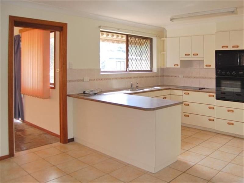 17 Noonan Point Avenue, Point Clare NSW 2250