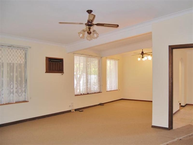 17 Noonan Point Avenue, Point Clare NSW 2250