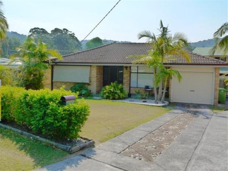 7 Golden Avenue, Point Clare NSW 2250