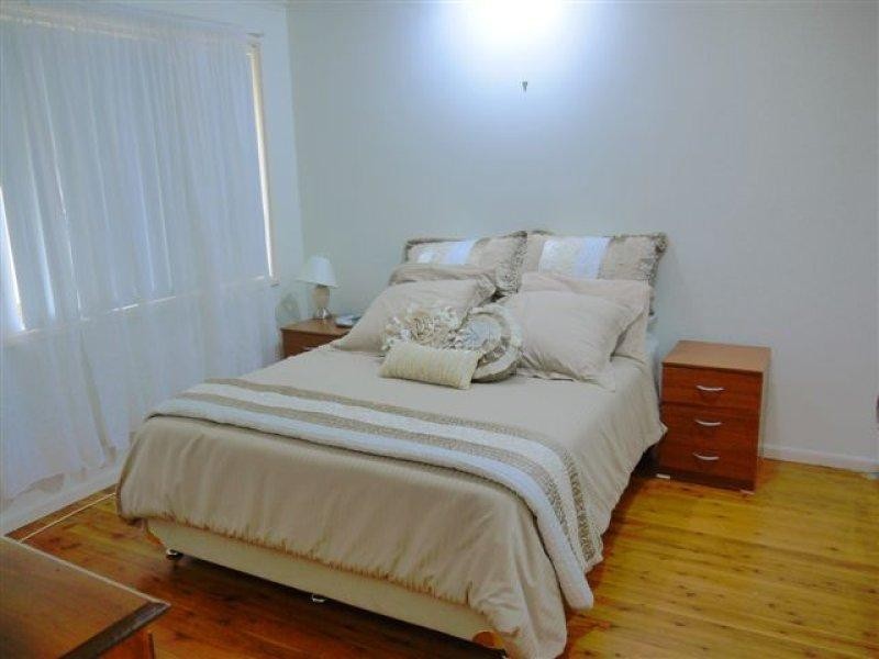 7 Golden Avenue, Point Clare NSW 2250