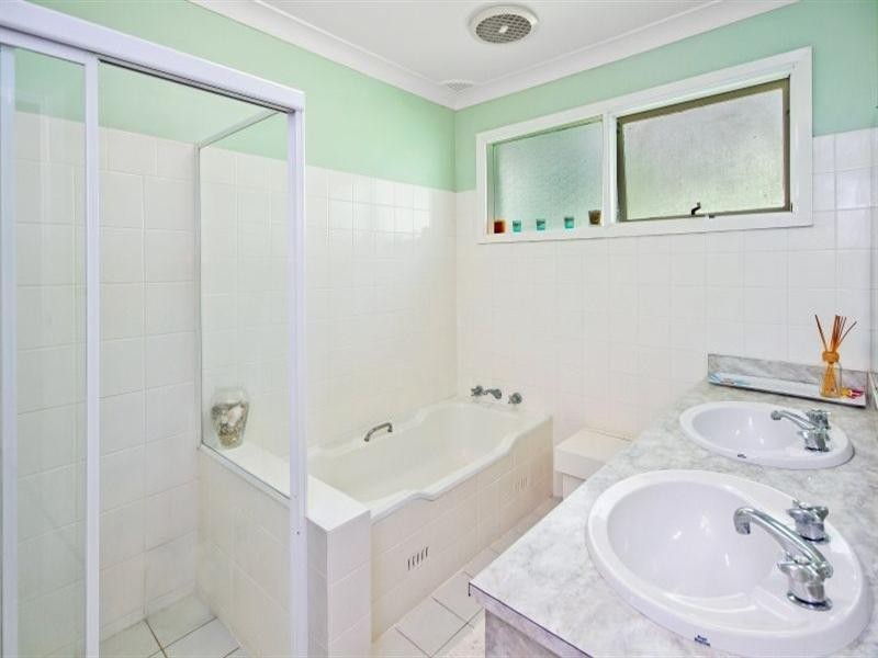 34 Scott Street, Point Clare NSW 2250