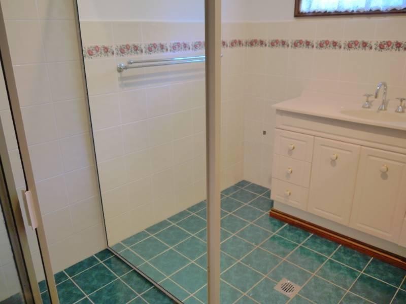 37 Collard Road, Point Clare NSW 2250