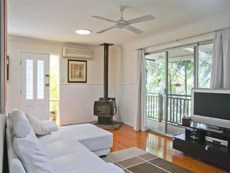 15 Coral Tree Place, Point Clare NSW 2250